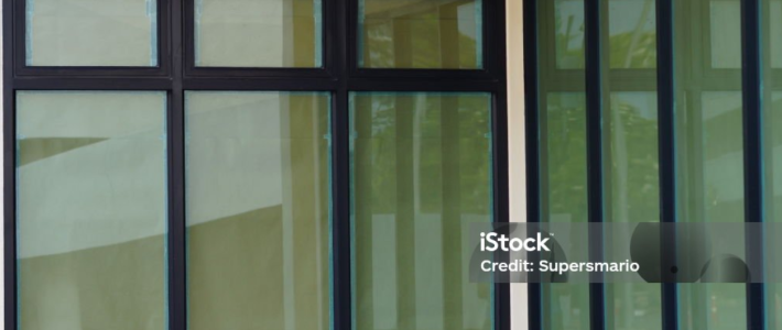 Çıkma demir pencere çerçevesi sağlam ve yeni sökülmüş pencere Çıkma demir pencere çerçevesi sağlam ve yeni sökülmüş pencere