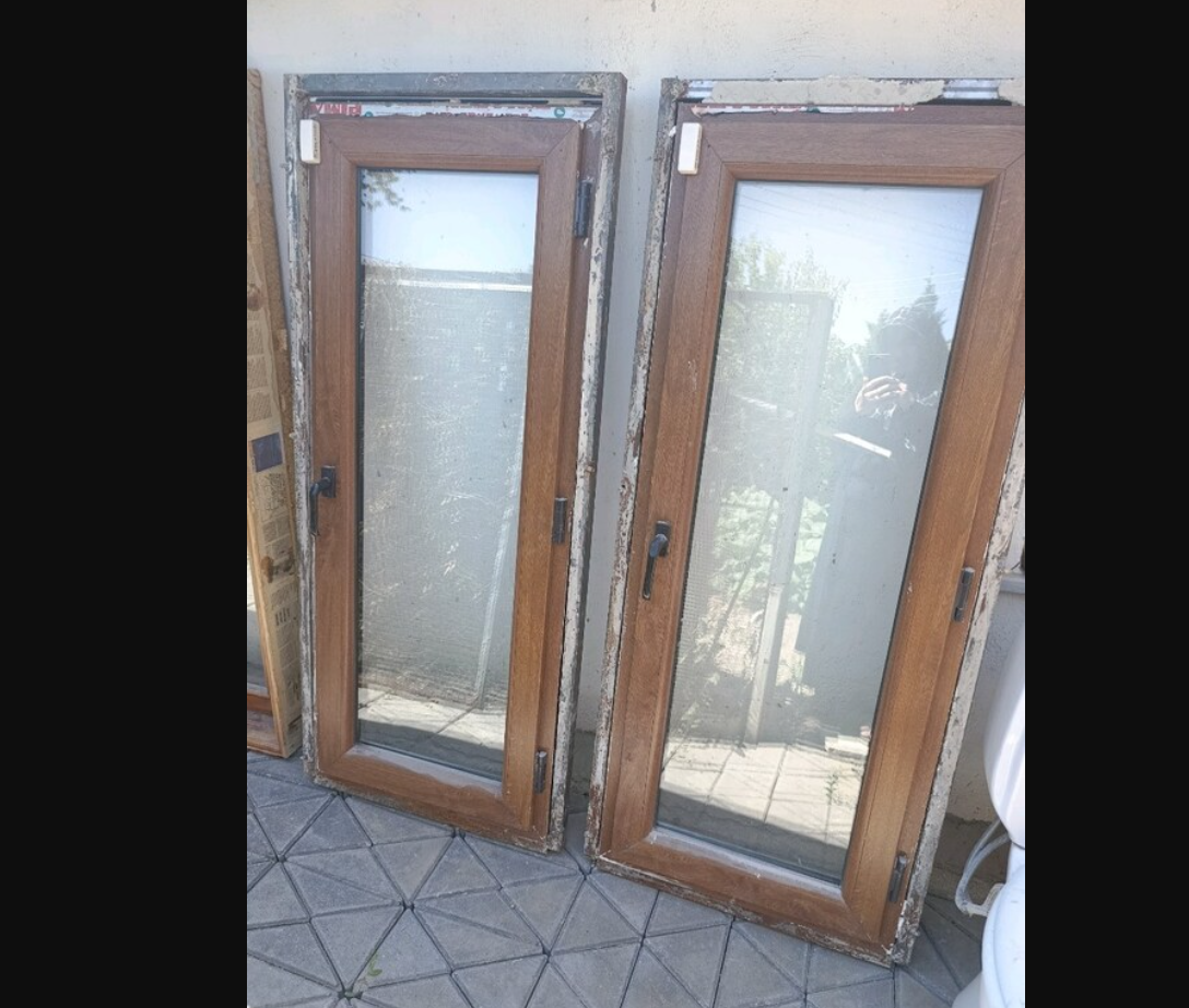 Iki adet Kompen cam pencere